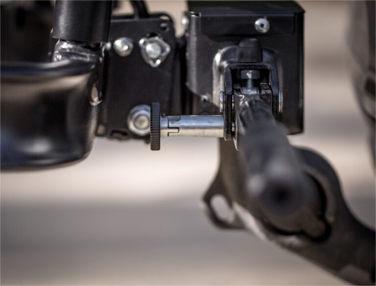 Porte Velos sur Boule dAttelage Eufab Crow Plus Prise 13 Broches 2 Velos Compatible E Bikes Noir 4 13.jpeg