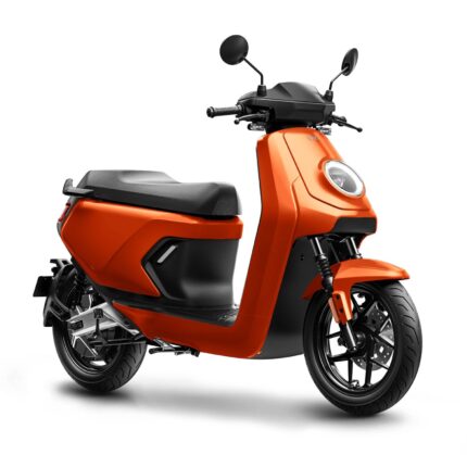 Niu mqigt evo orange trois quart face droit.jpg
