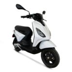 Piaggio 1 foreverwhite trois quart face droit.jpg