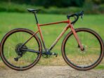 Velo gravel alucarbone megamo jakar 20 brown apex eagle 12v 2025.jpg