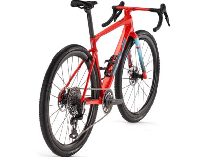 Velo gravel carbone bmc kaius 01 one red xplr axs 13v peacock spider 2024 1.jpg