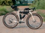 Velo gravel carbone megamo silk 00 xplr red beige red xplr axs 13v 2025.jpg