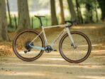 Velo gravel carbone megamo west 05 axs beige apex x1 eagle axs 12v 2025 2.jpg