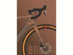Velo gravel carbone megamo west 05 axs brown apex x1 eagle axs 12v 2025.jpg