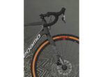 Velo gravel carbone megamo west 05 axs grey apex x1 eagle axs 12v 2025.jpg