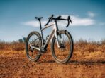 Velo gravel carbone mondraker arid carbon rr 12v bunker greyfog greyflame red 2025 2.jpg